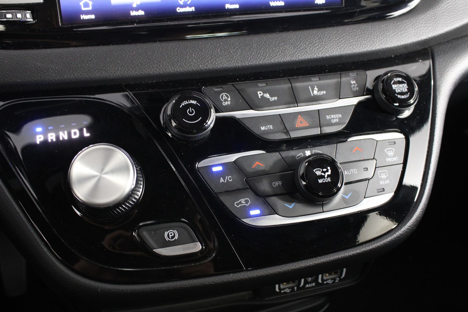 Used 2025 Black Chrysler Select image 25