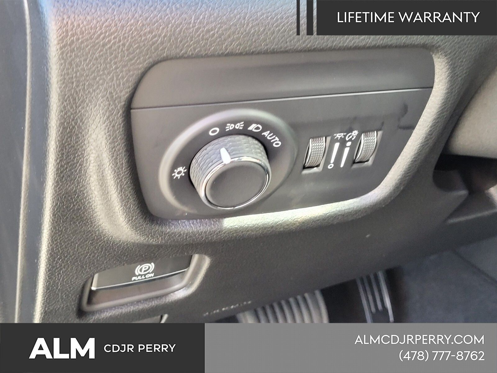 New 2025 Baltic Gray Metallic Clear-Coat Exterior Paint Jeep Laredo image 21