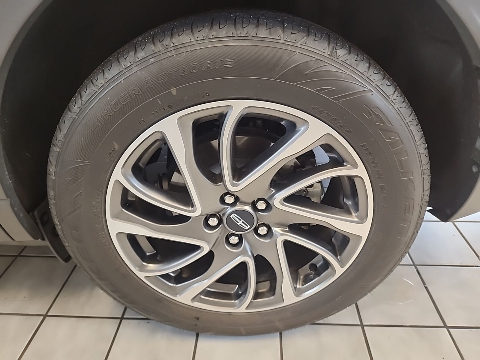 Used 2020 Ceramic Pearl Lincoln Standard image 23