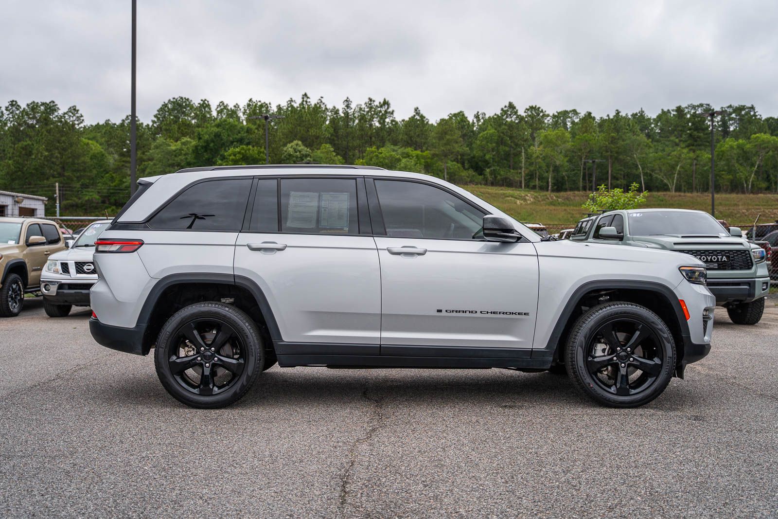 Used 2023 Jeep Grand Cherokee SUV
