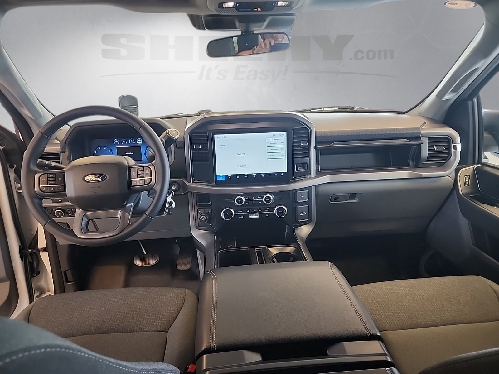 Used 2025 Oxford White Ford XLT image 3