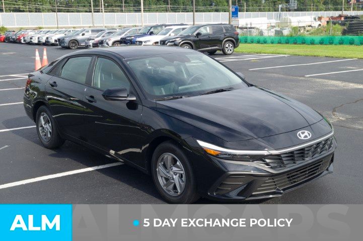Used 2026 Abyss Black Hyundai SE image 4