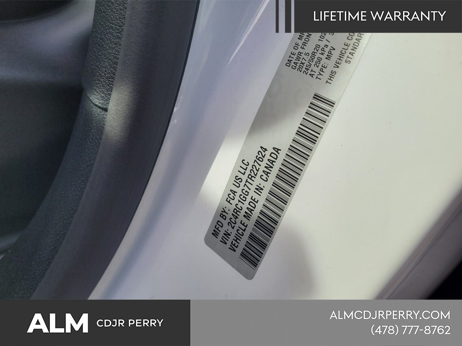 New 2026 Bright White Clear-Coat Exterior Paint Chrysler Limited image 21