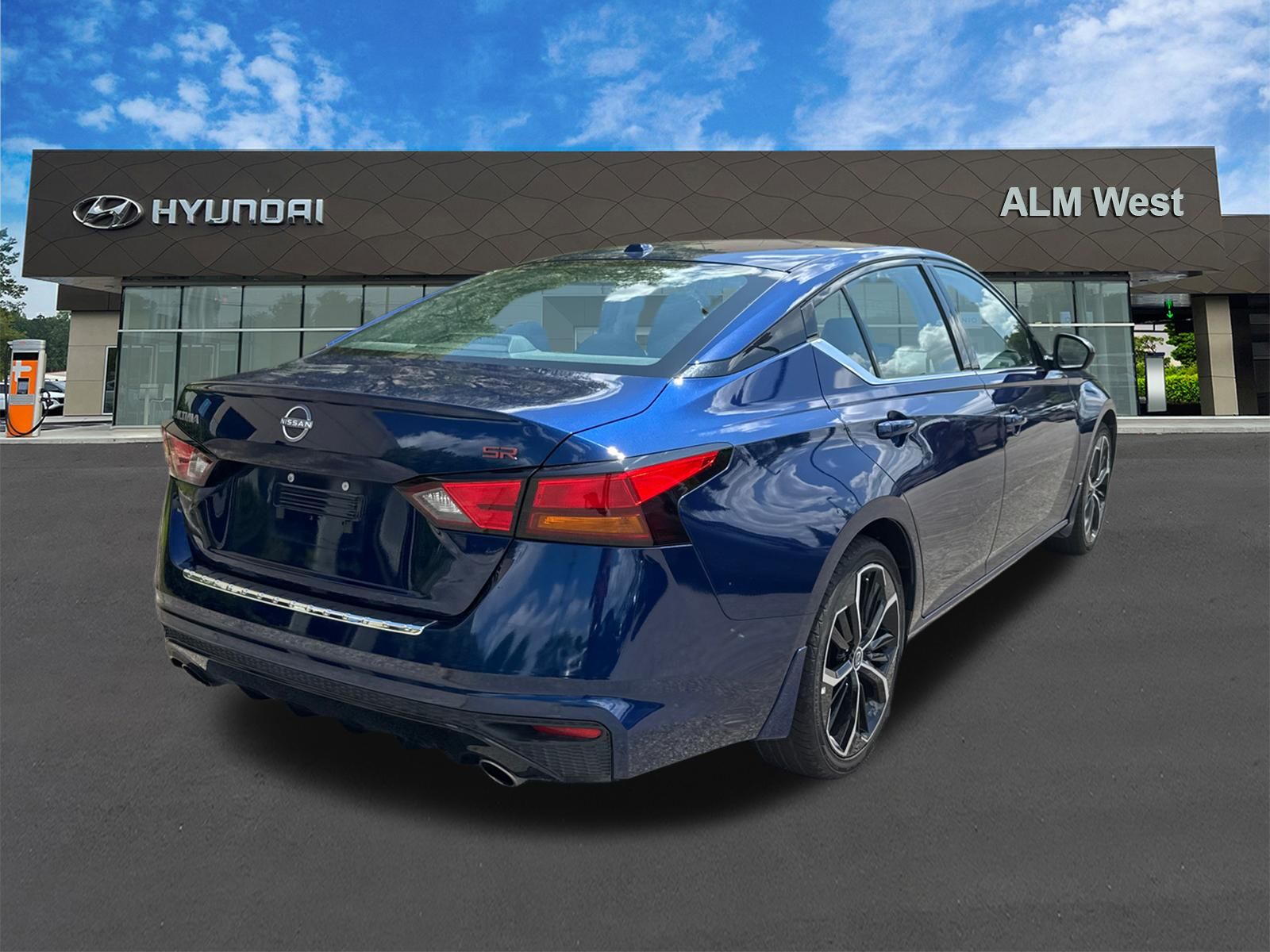 Used 2023 Blue Nissan 2.5 SR image 5
