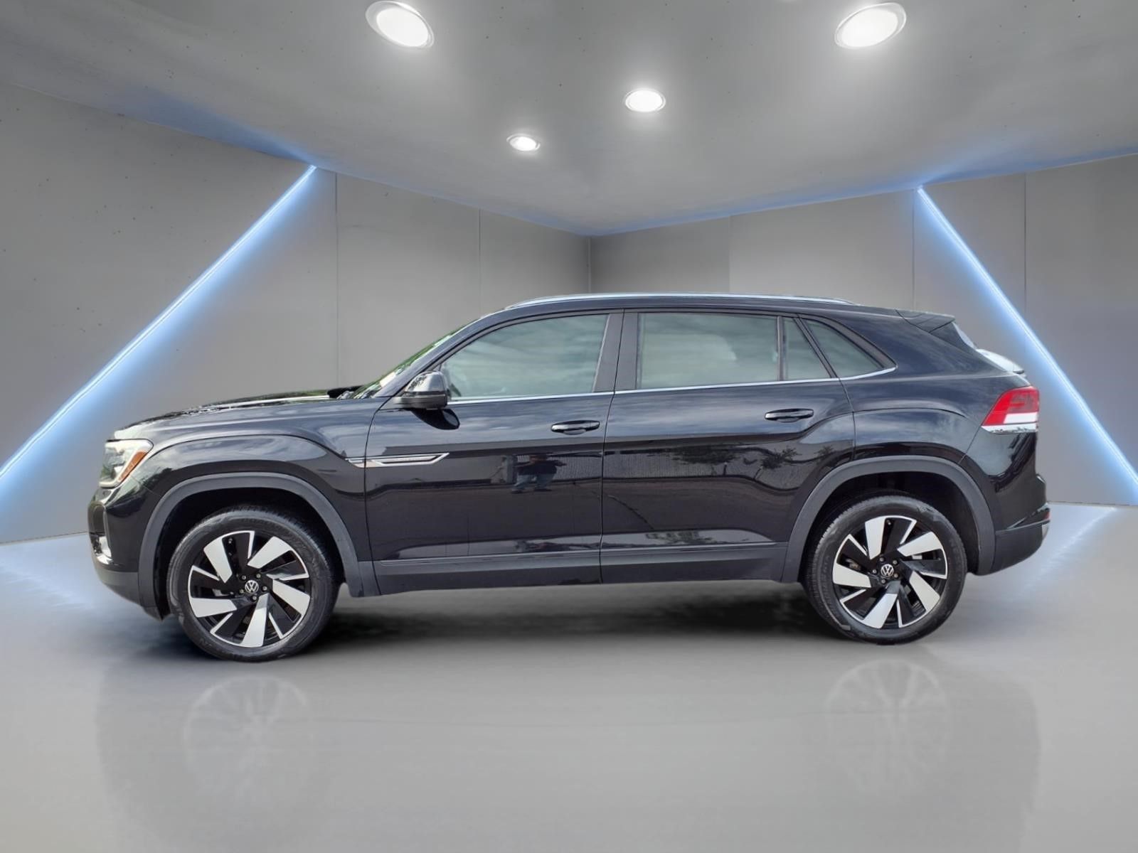 2024 Volkswagen Atlas Cross Sport 2.0T SE w/Technology - 9