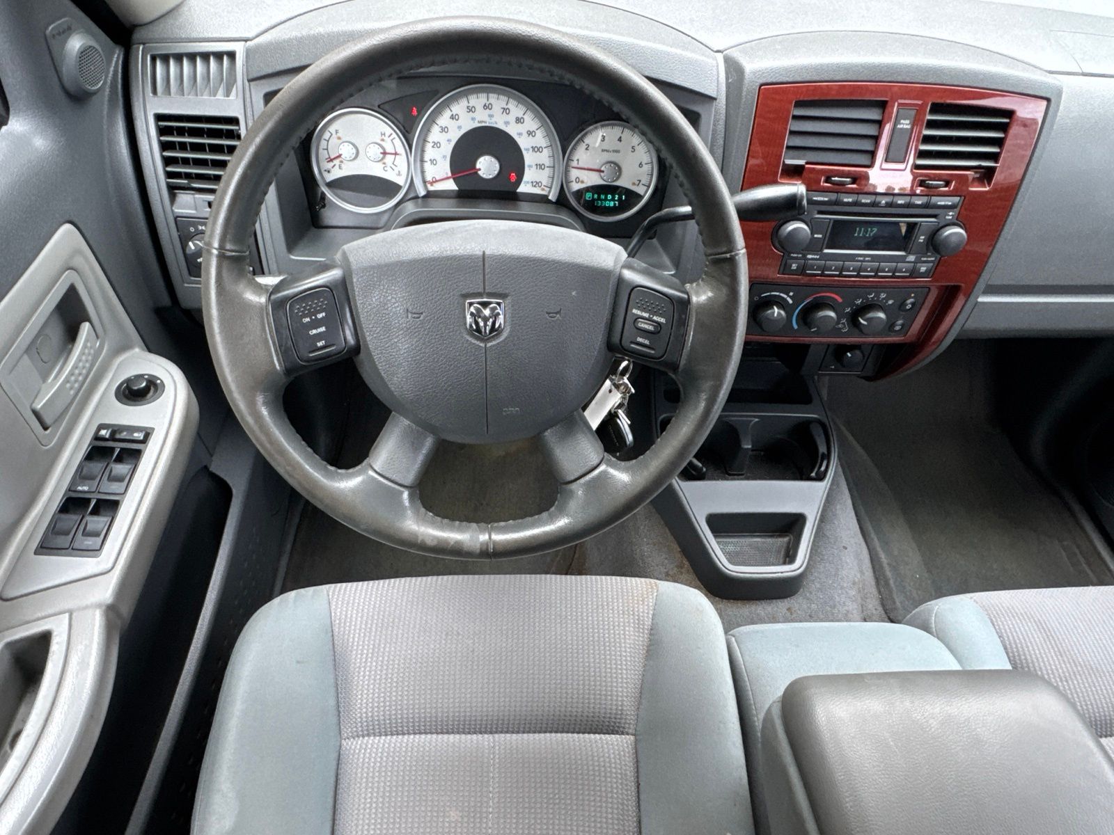 Used 2005 Blue Dodge SLT image 28