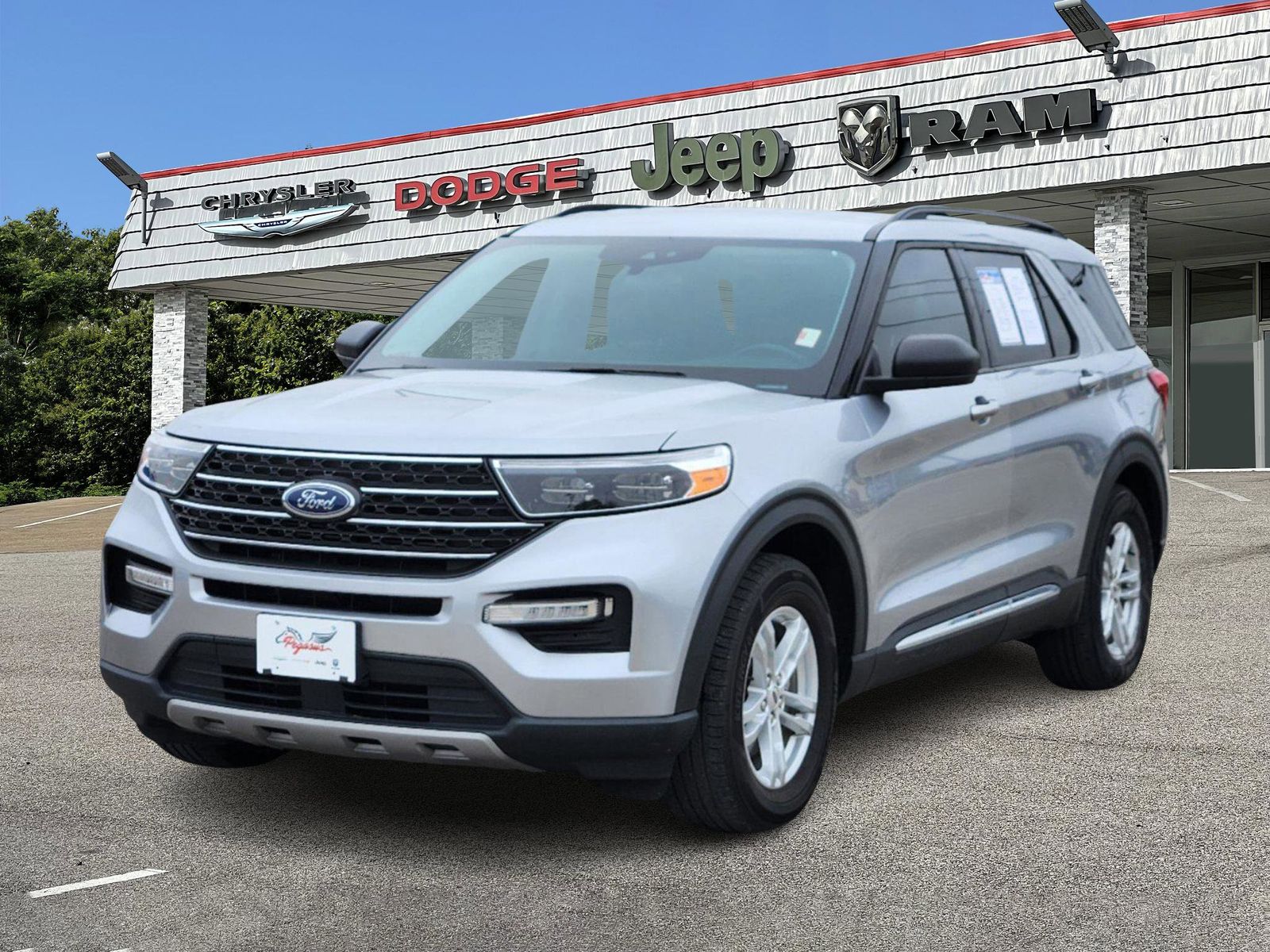 2022 Ford Explorer XLT 2