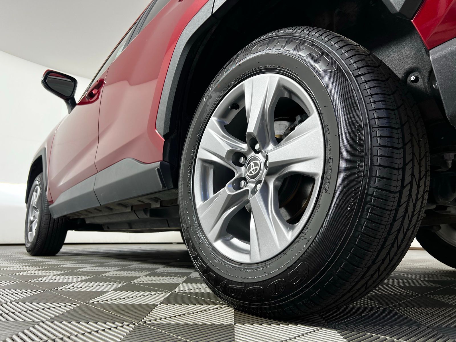 2023 Toyota RAV4 XLE 25