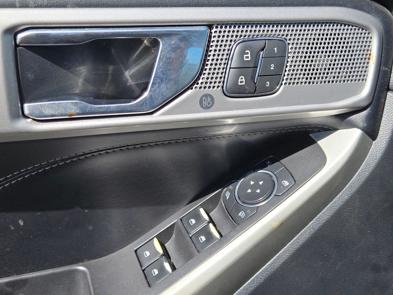 2022 Ford Explorer Limited - Photo 16