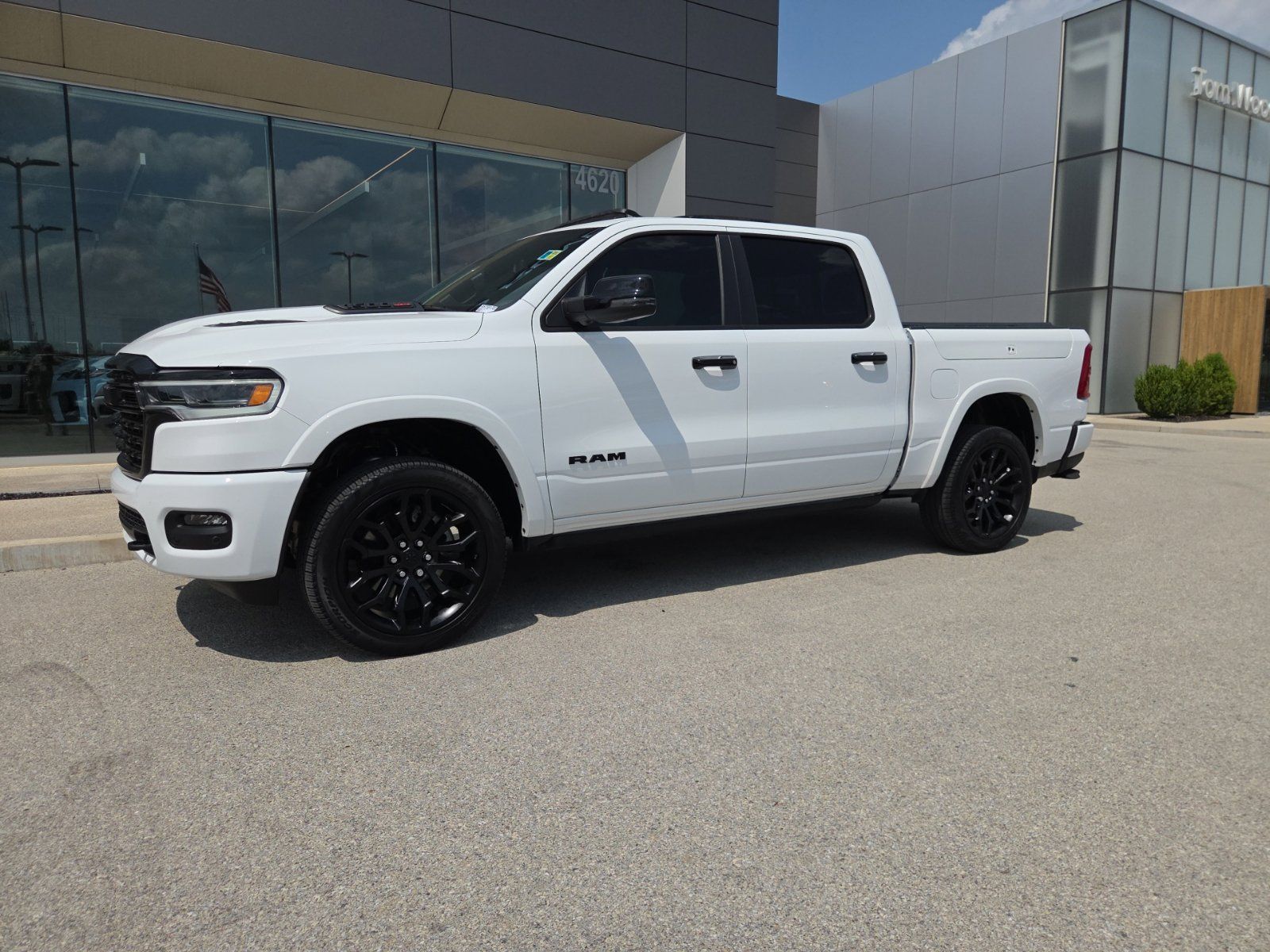  2025 RAM 1500 Limited Crew Cab 4WD   