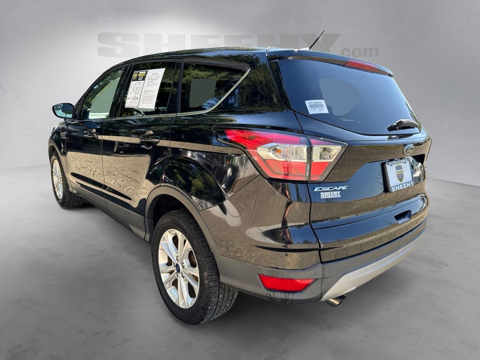 Used 2017 Shadow Black Ford SE image 16