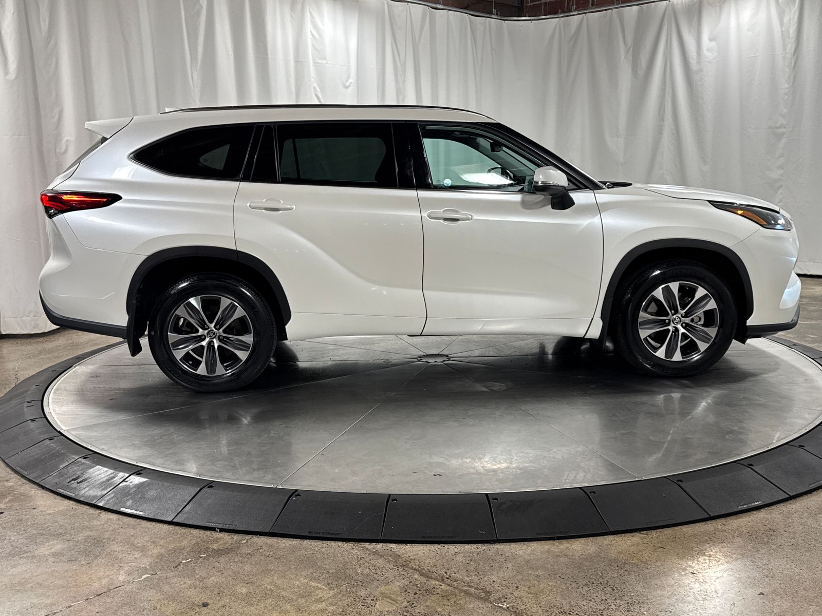 used 2021 Toyota Highlander car, priced at $35,477