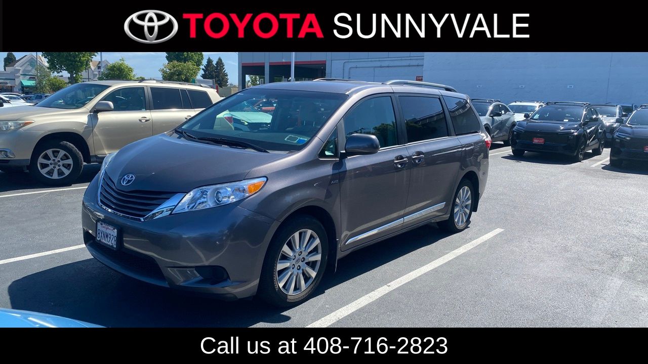 2017 Toyota Sienna LE V6 AWD 7-Passenger's photo