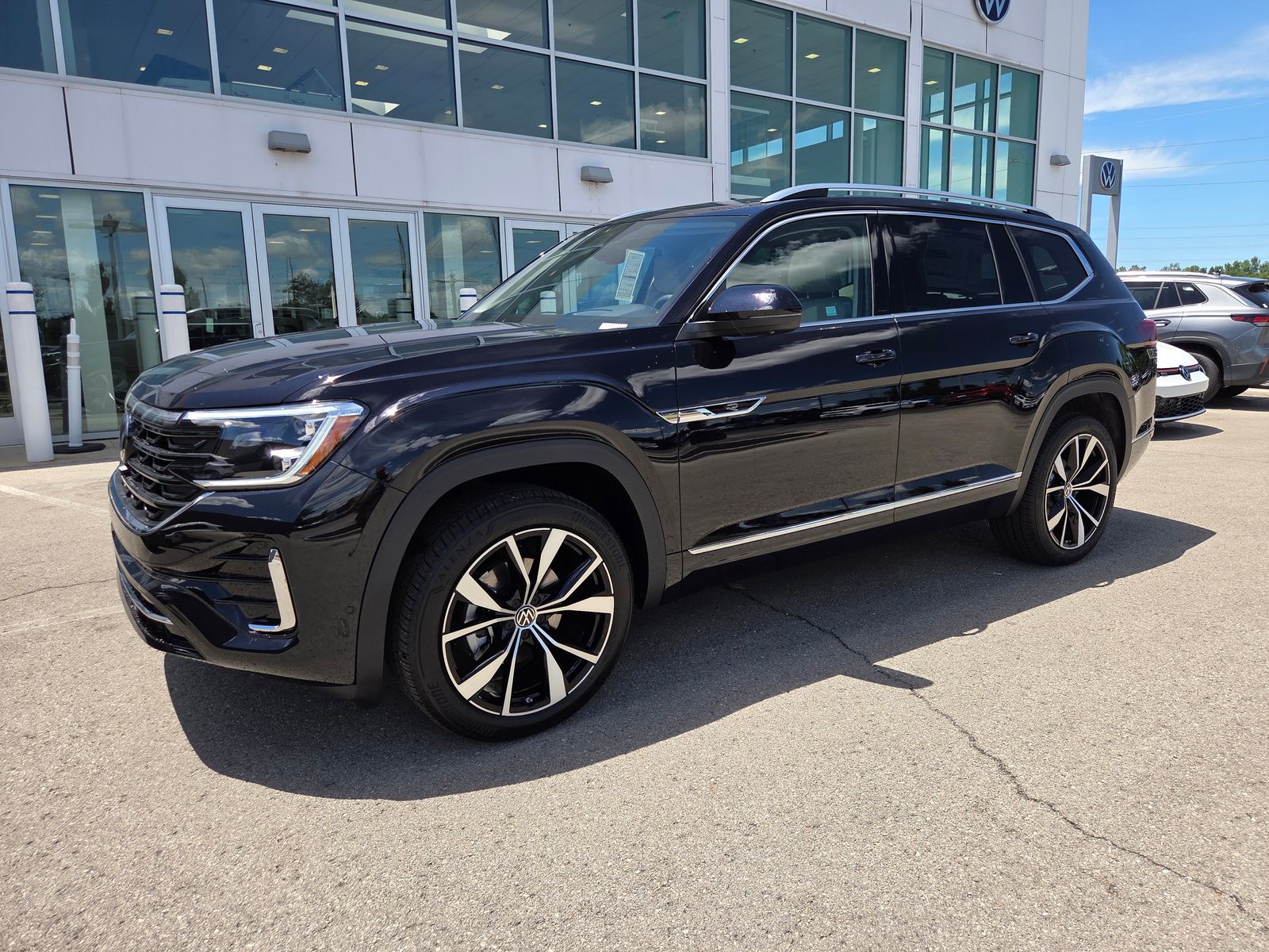 new 2026 Volkswagen Atlas car, priced at $53,572
