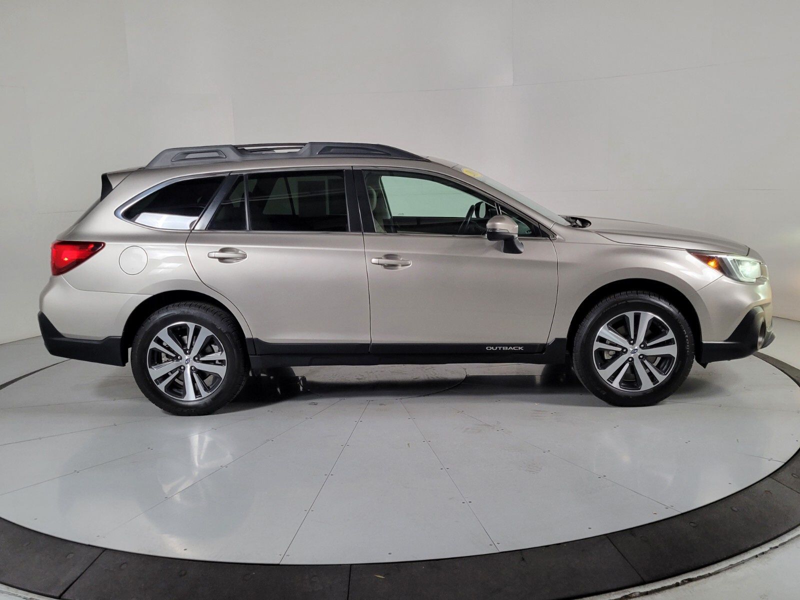 2019 Subaru Outback 2.5i 3