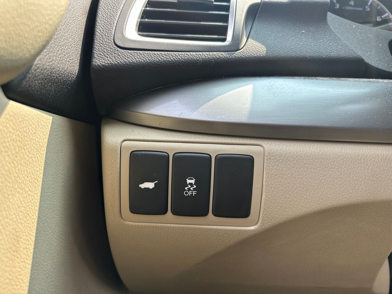 Used 2016 White Acura  image 25