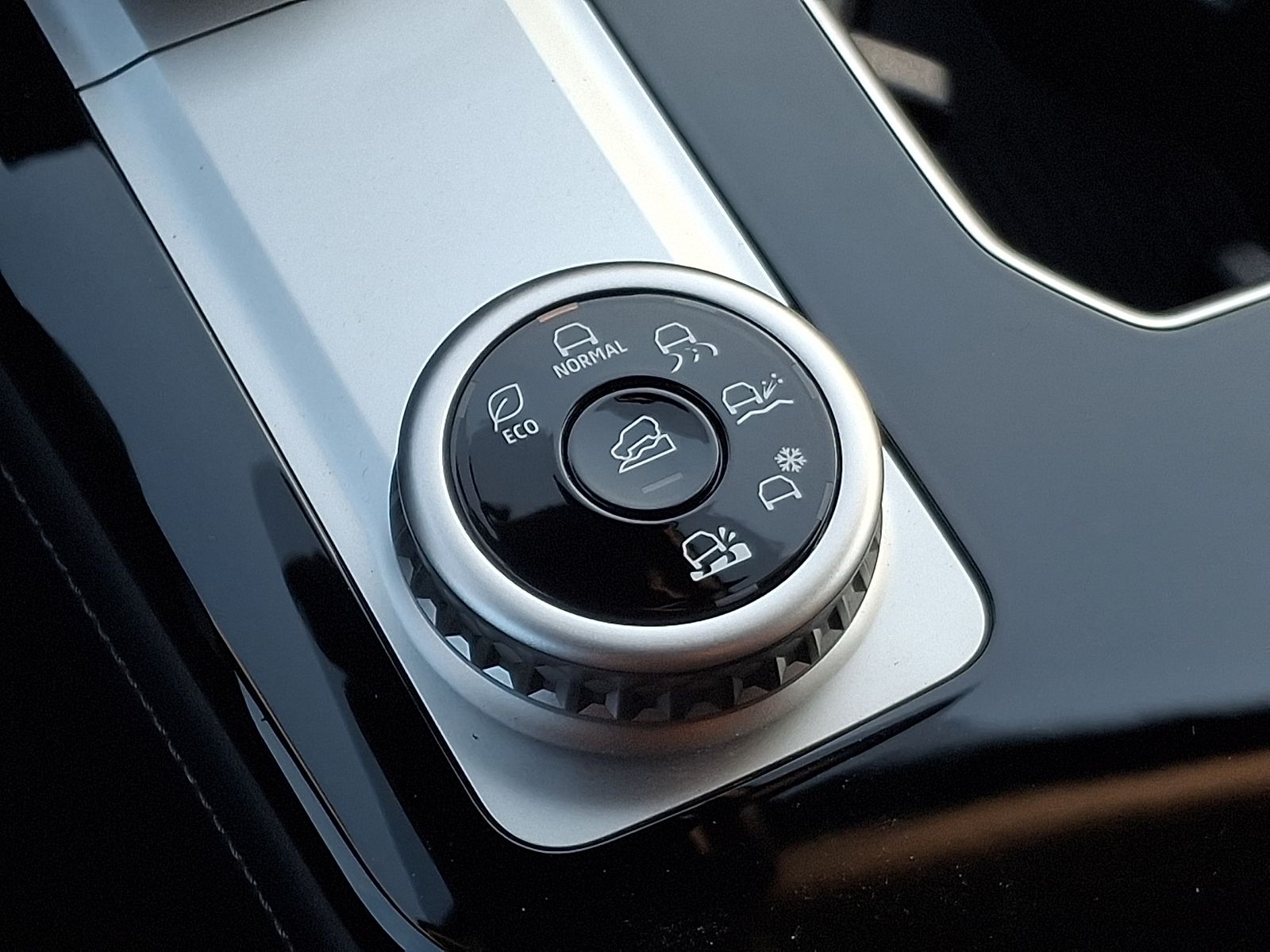 2026 Mitsubishi Outlander SE - Photo 21