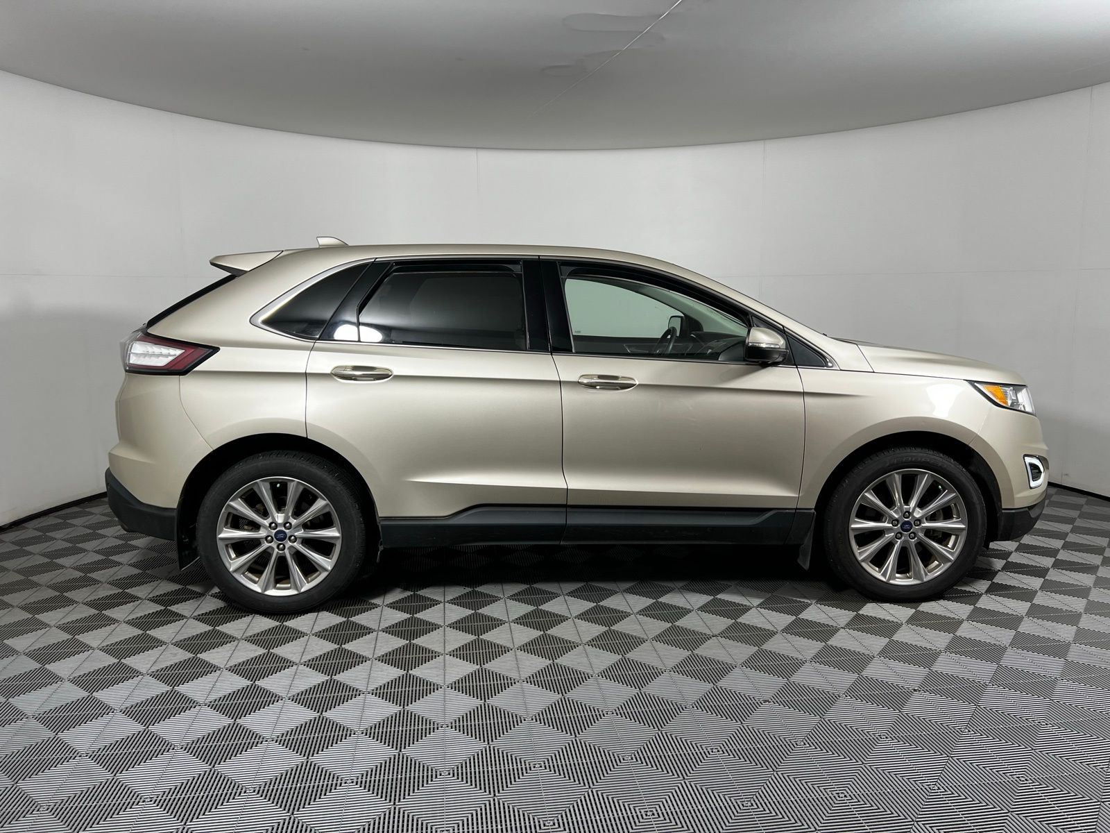 2017 Ford Edge Titanium 4