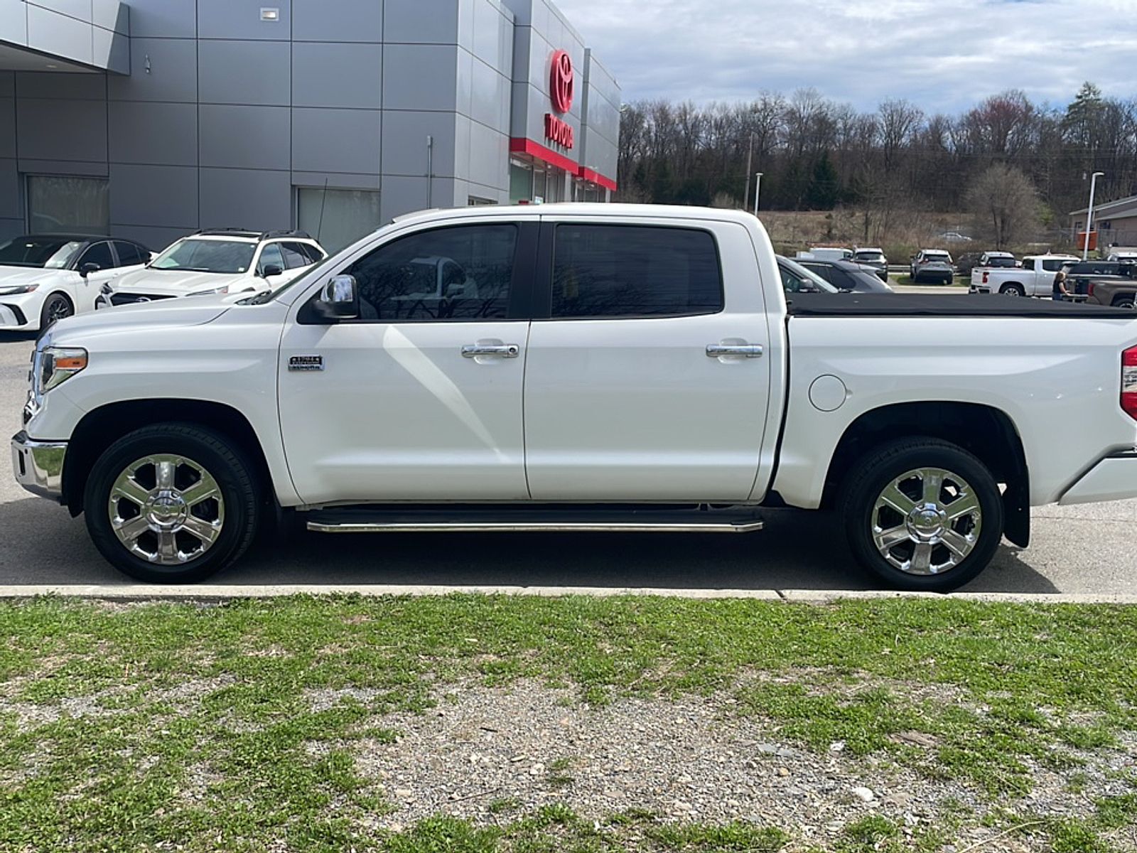 View vehicle photo 5