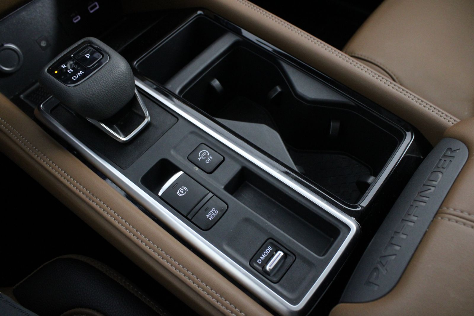 Used 2025 Gray Nissan Platinum image 30