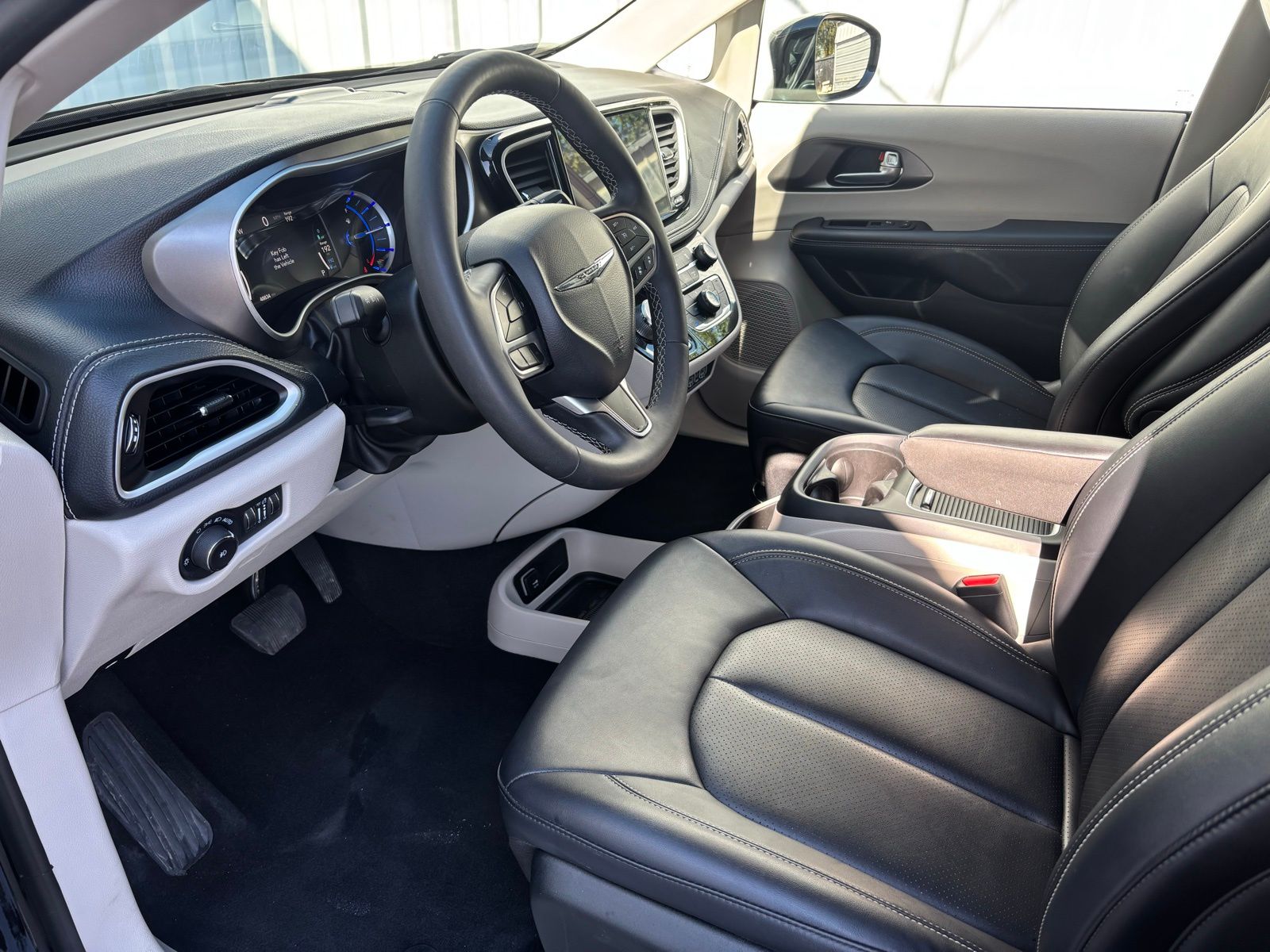 Used Car 2024 Chrysler Pacifica Hybrid  Select For Sale Under $35,000 In Austin, Texas