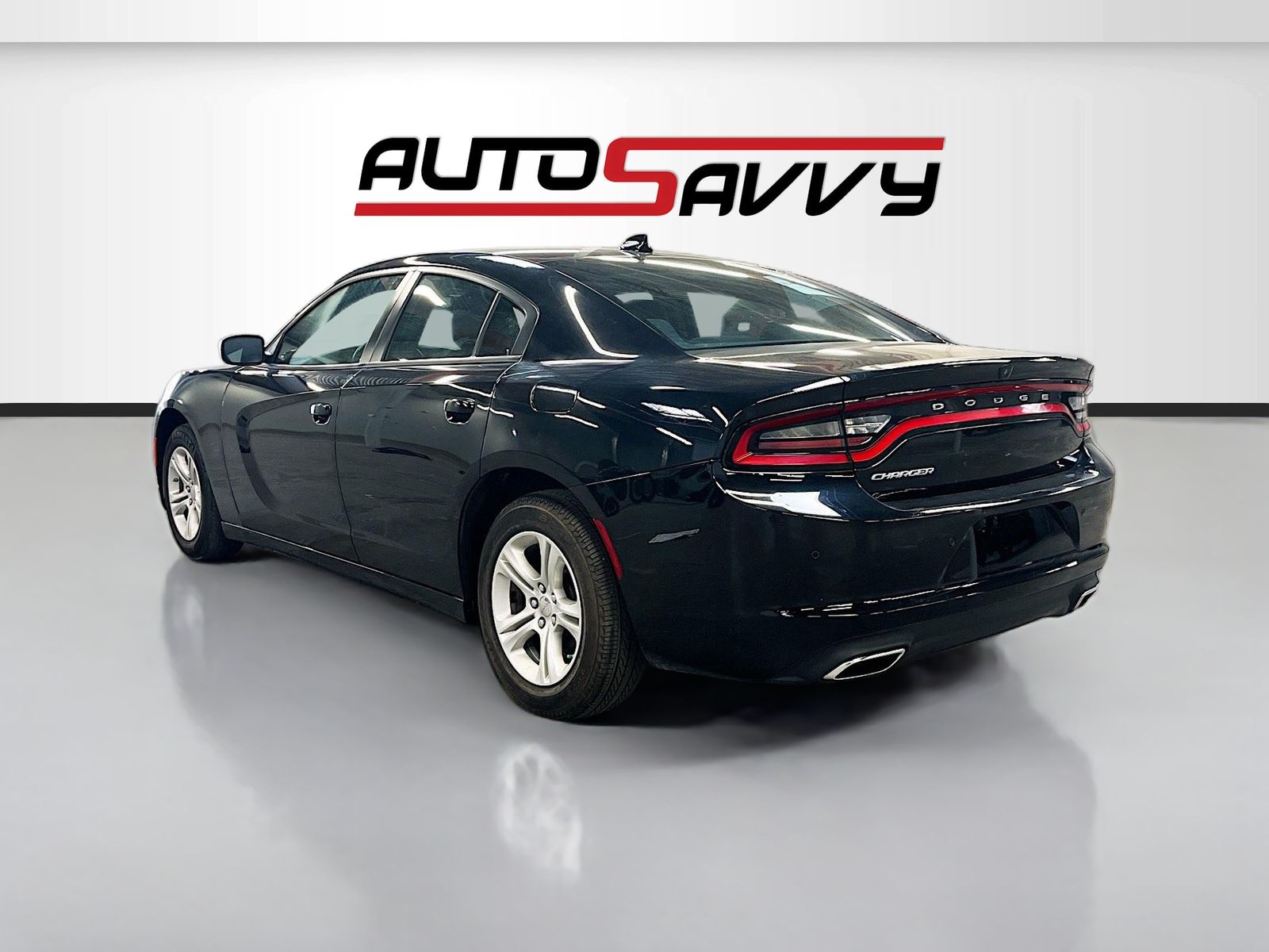 Used 2023 Black Dodge SXT image 5