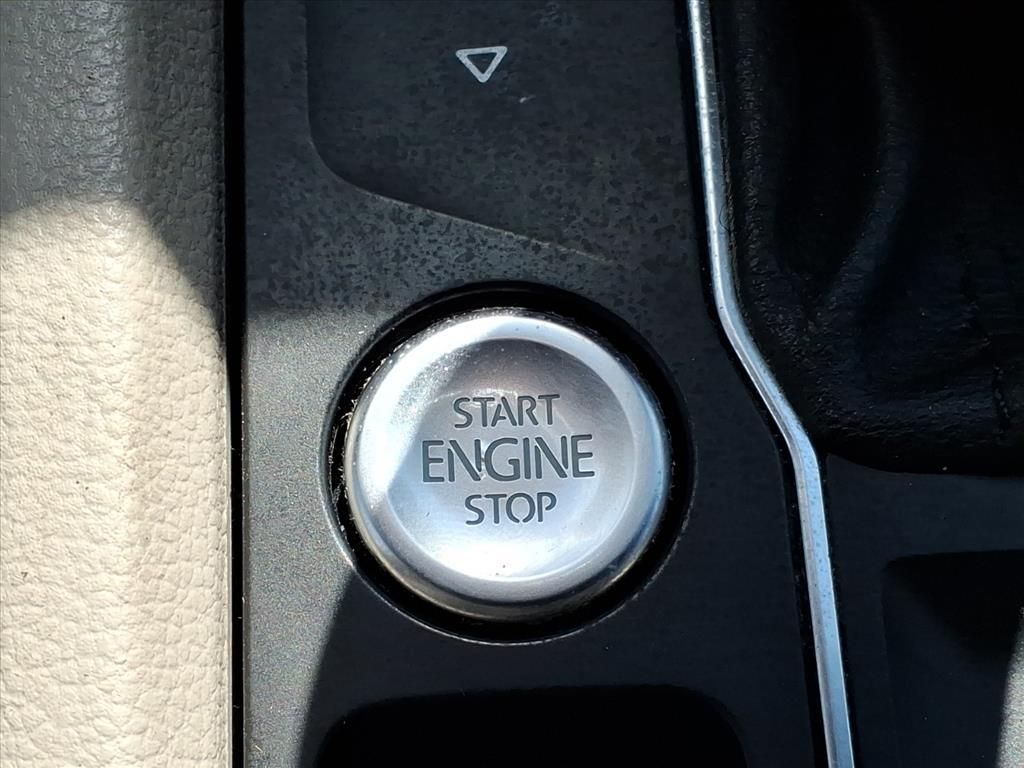 2019 Volkswagen Atlas 3.6L V6 SE Blue at DeMontrond Auto Country