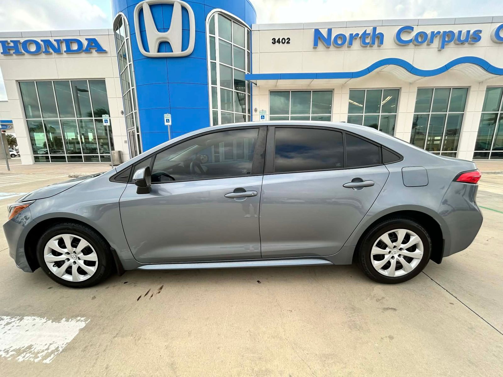 View vehicle photo 2