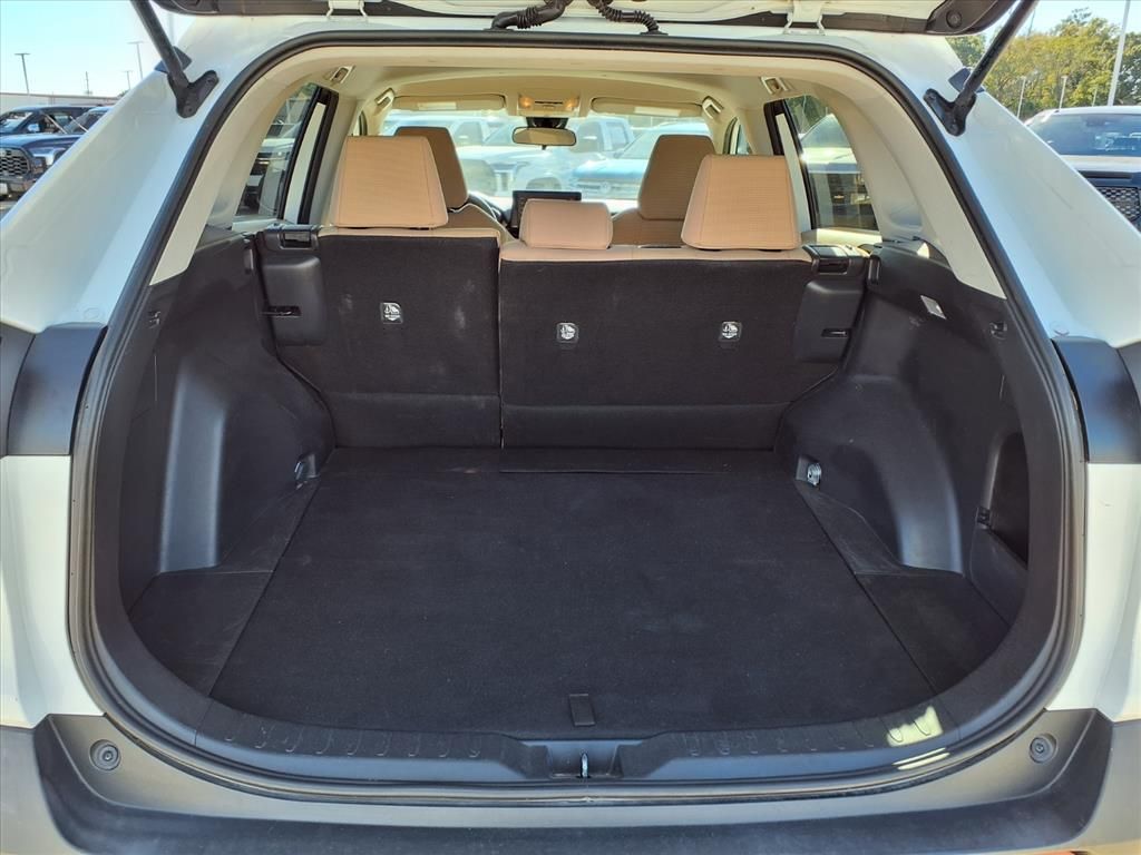 2019 Toyota RAV4 LE White at Emmons Autoplex