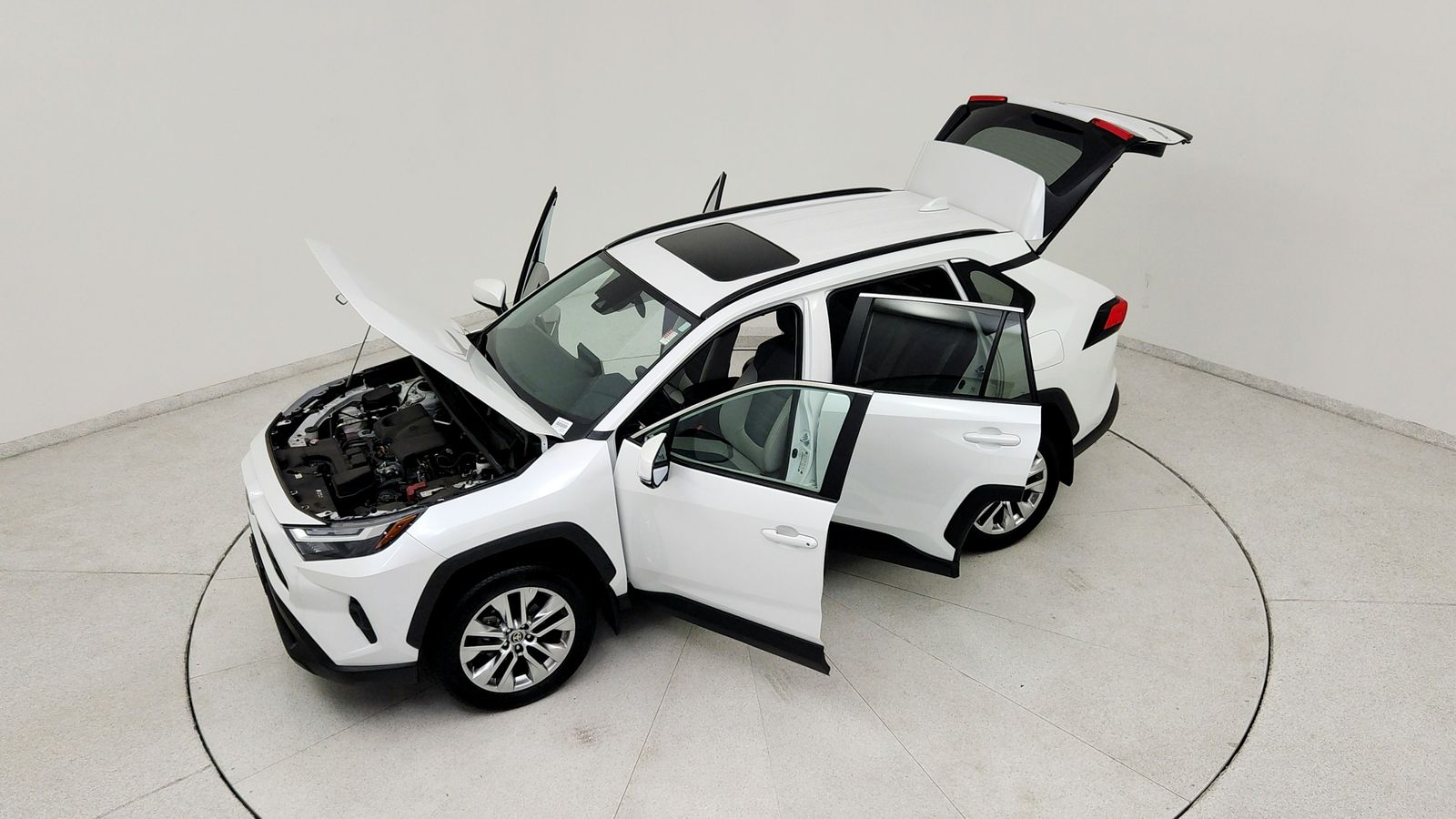 Used 2025 Beige Toyota XLE Premium image 22