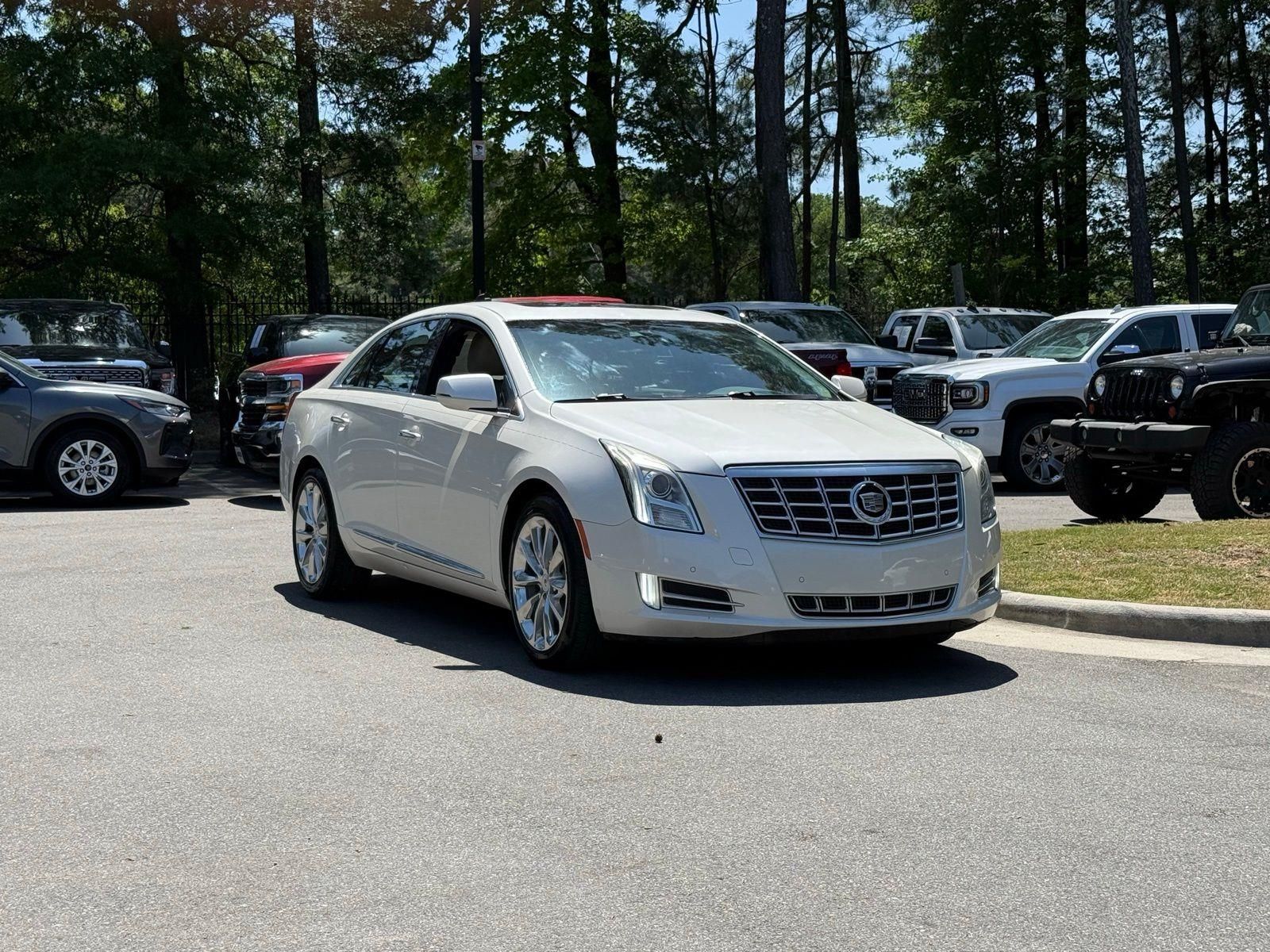 White Diamond Clearcoat 2013 Cadillac XTS Premium FWD Sedan Front-Wheel Drive 6-Speed Automatic