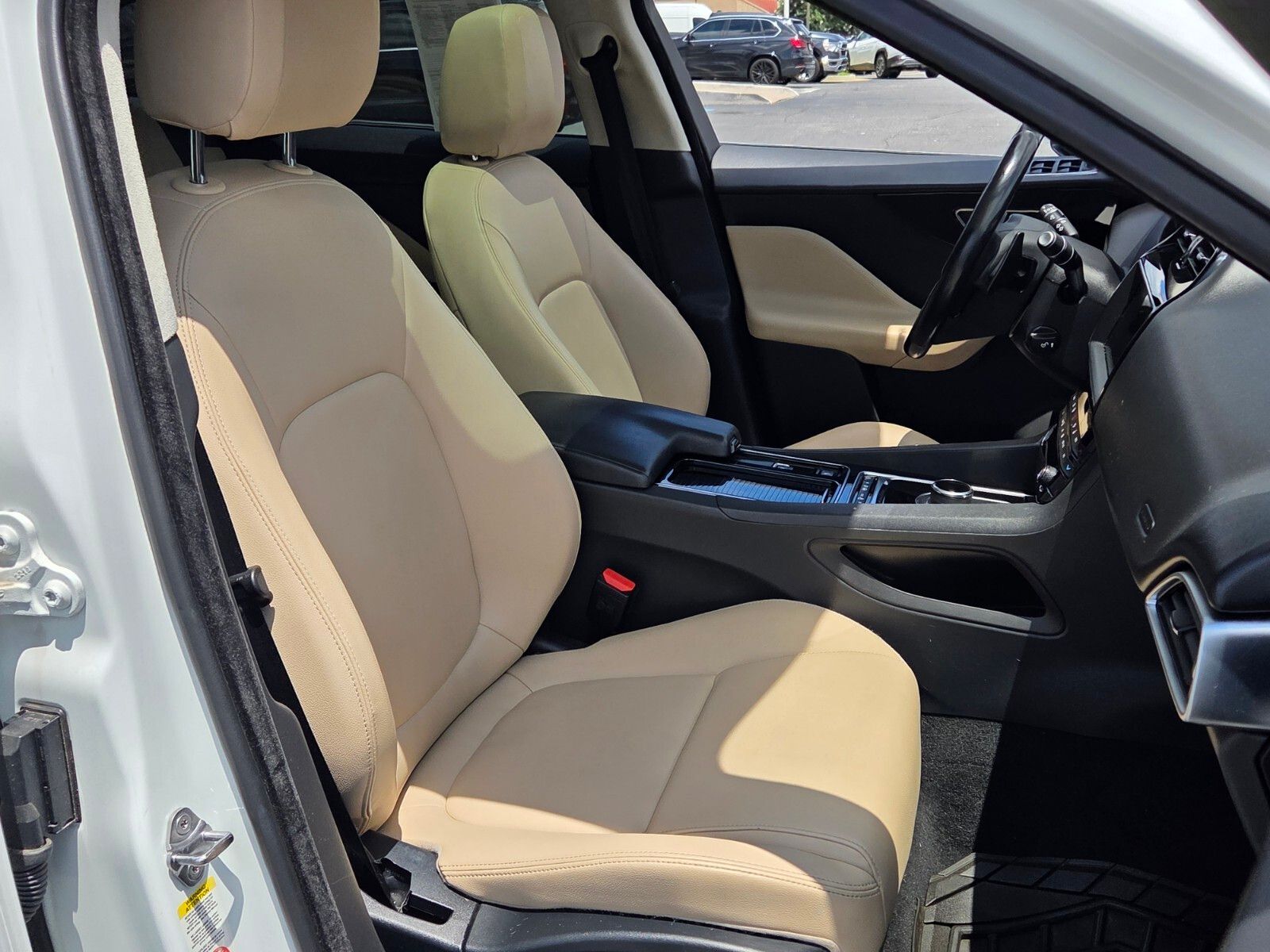 Used 2019  Jaguar 25t image 18