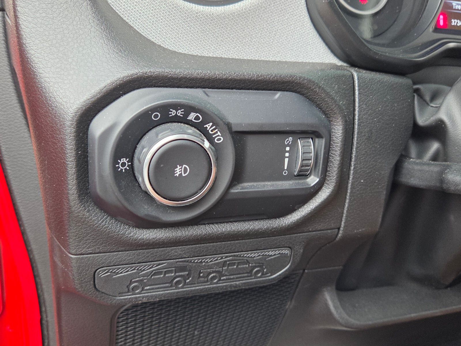 Used 2025 Red Jeep Sport S image 28