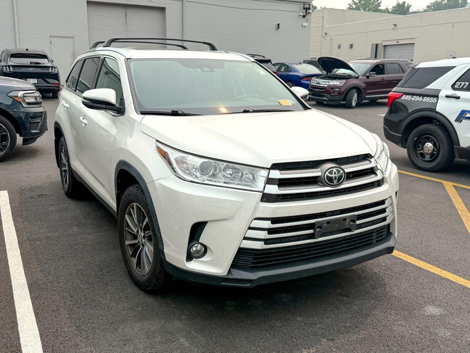 White (Blizzard Pearl) 2019 Toyota Highlander SUV / Crossover All-Wheel Drive 8-Speed Automatic