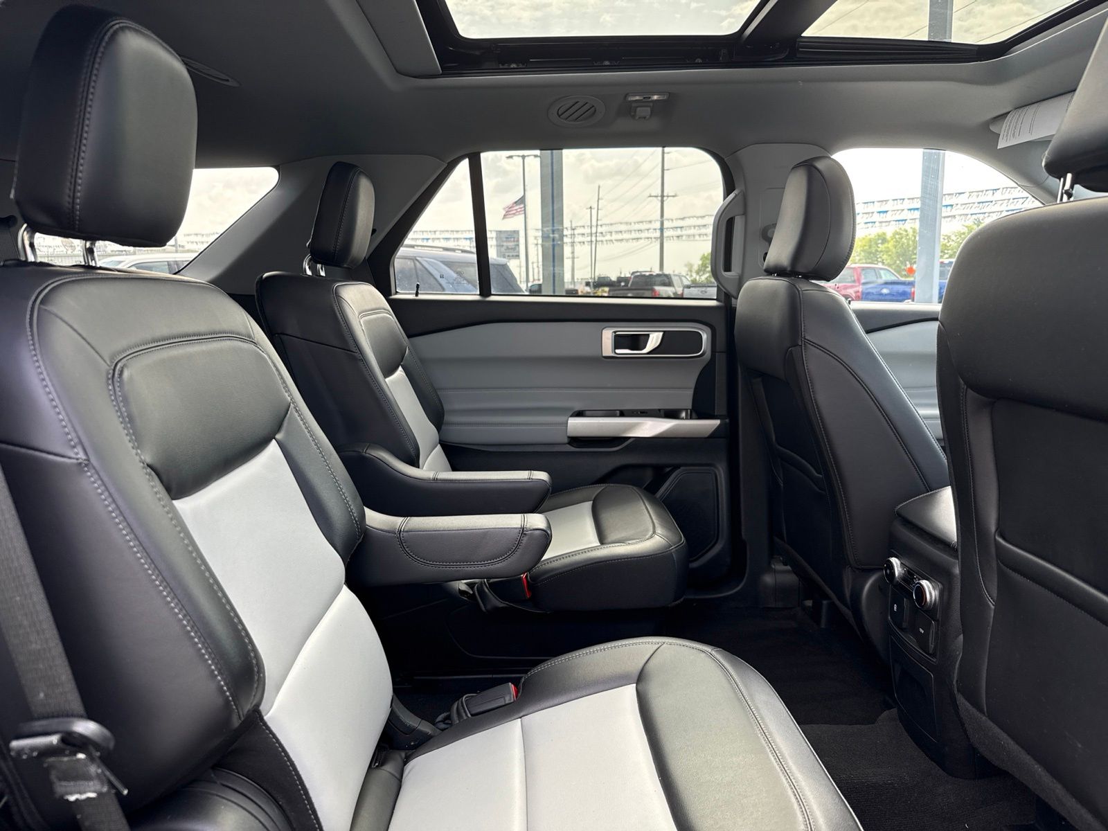 2024 Ford Explorer image 8