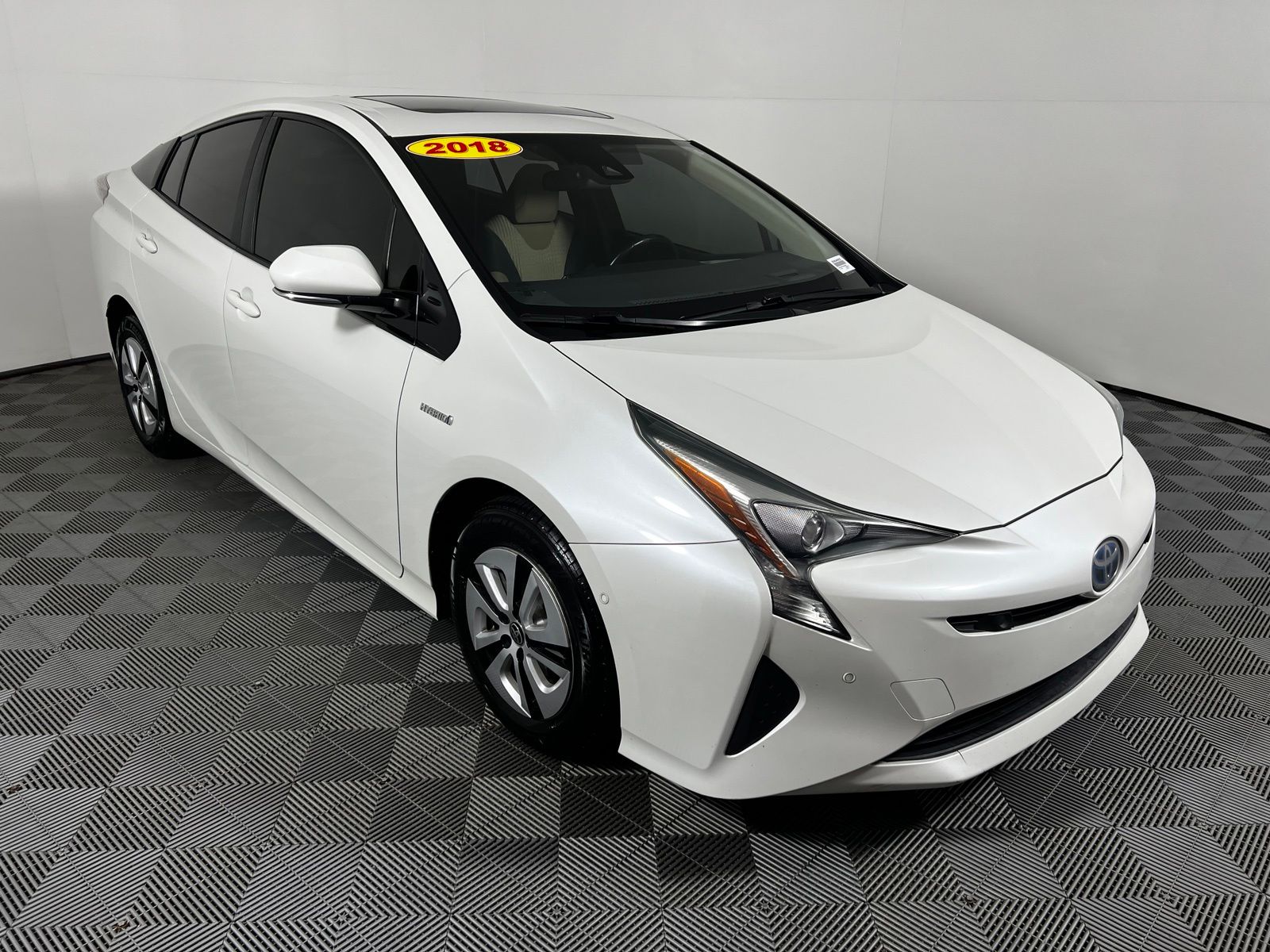 Thumbnail: 2018 Toyota Prius - 3