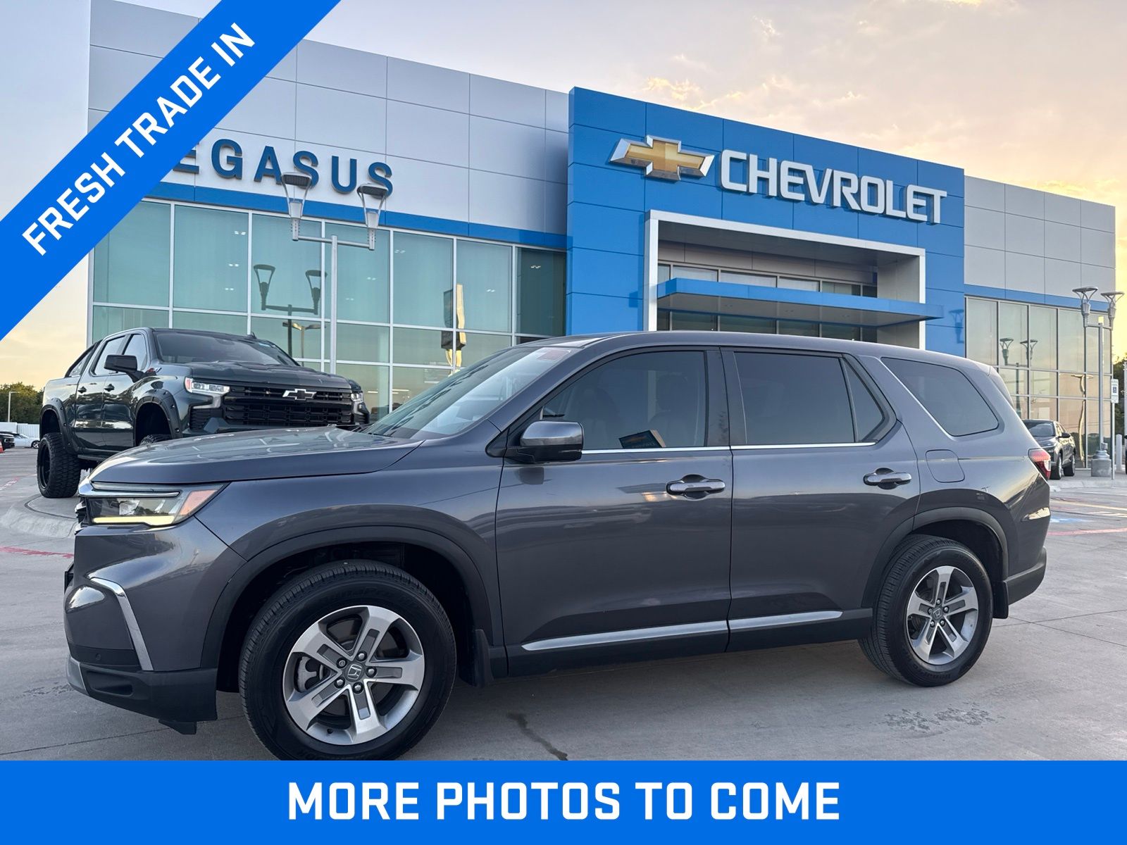 Gray (Modern Steel Metallic) 2025 Honda Pilot SUV / Crossover Front-Wheel Drive Automatic