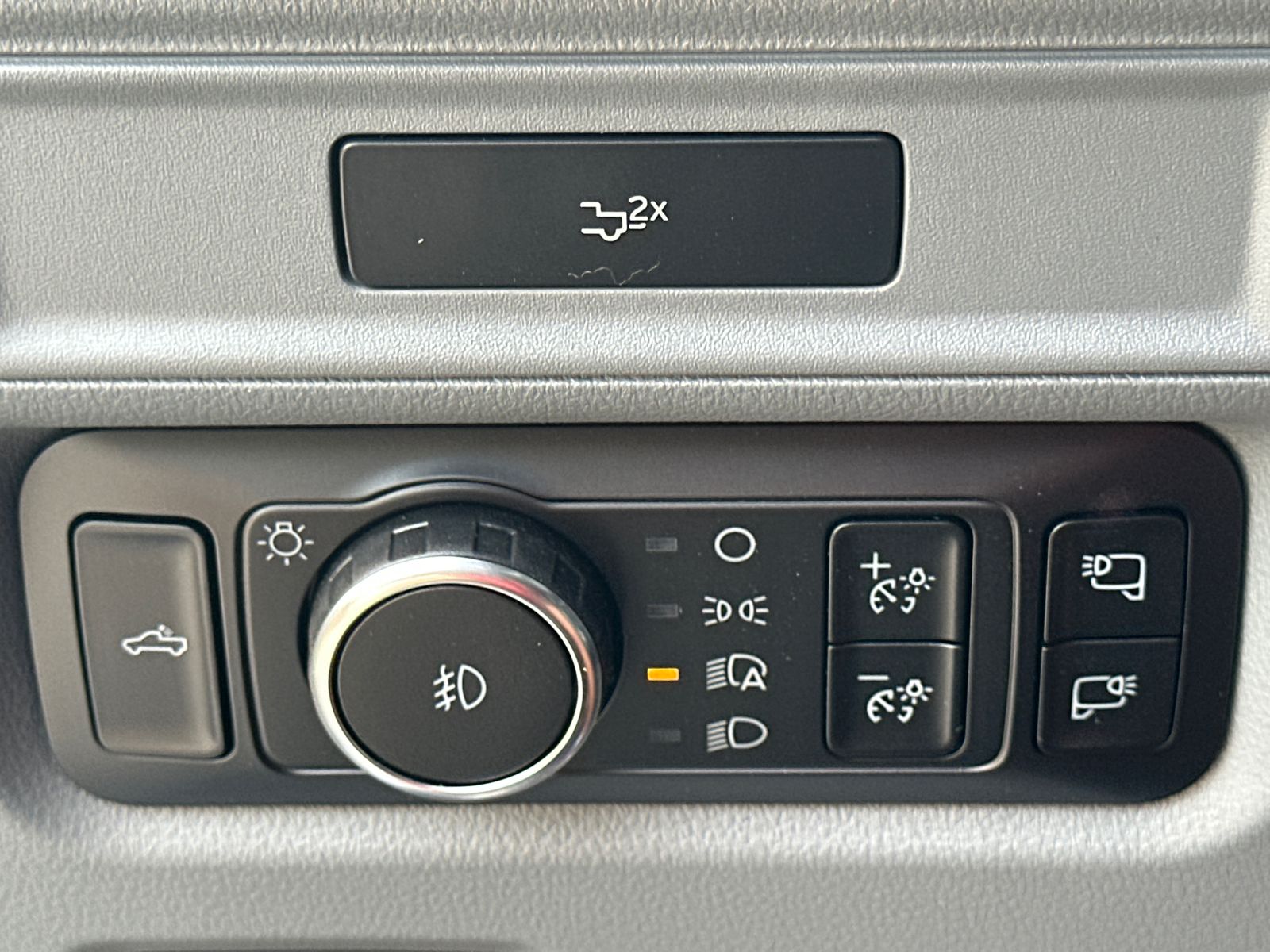 New 2026 Oxford White Ford XLT image 32