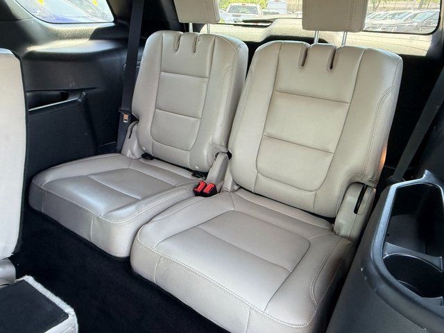 Certified Used 2018 White Platinum Tri-Coat Metallic Ford Limited image 40