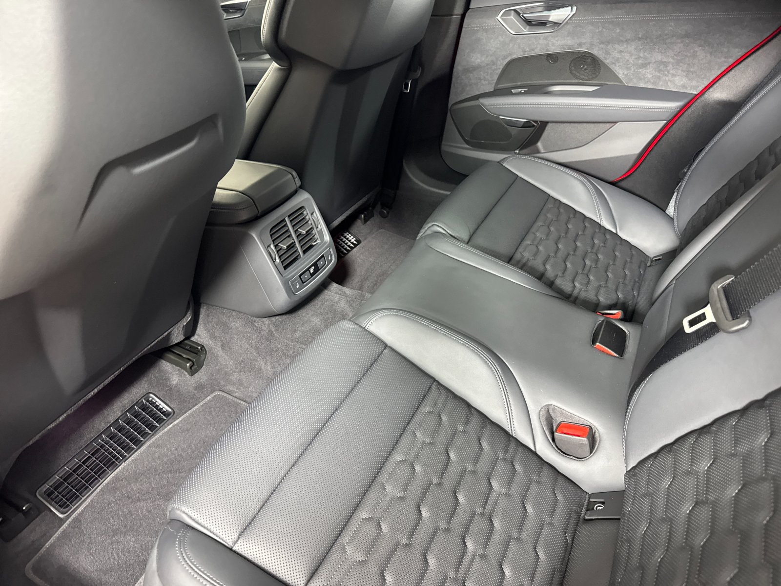 2023 Audi RS e-tron GT Base — foto completa 12 de 28