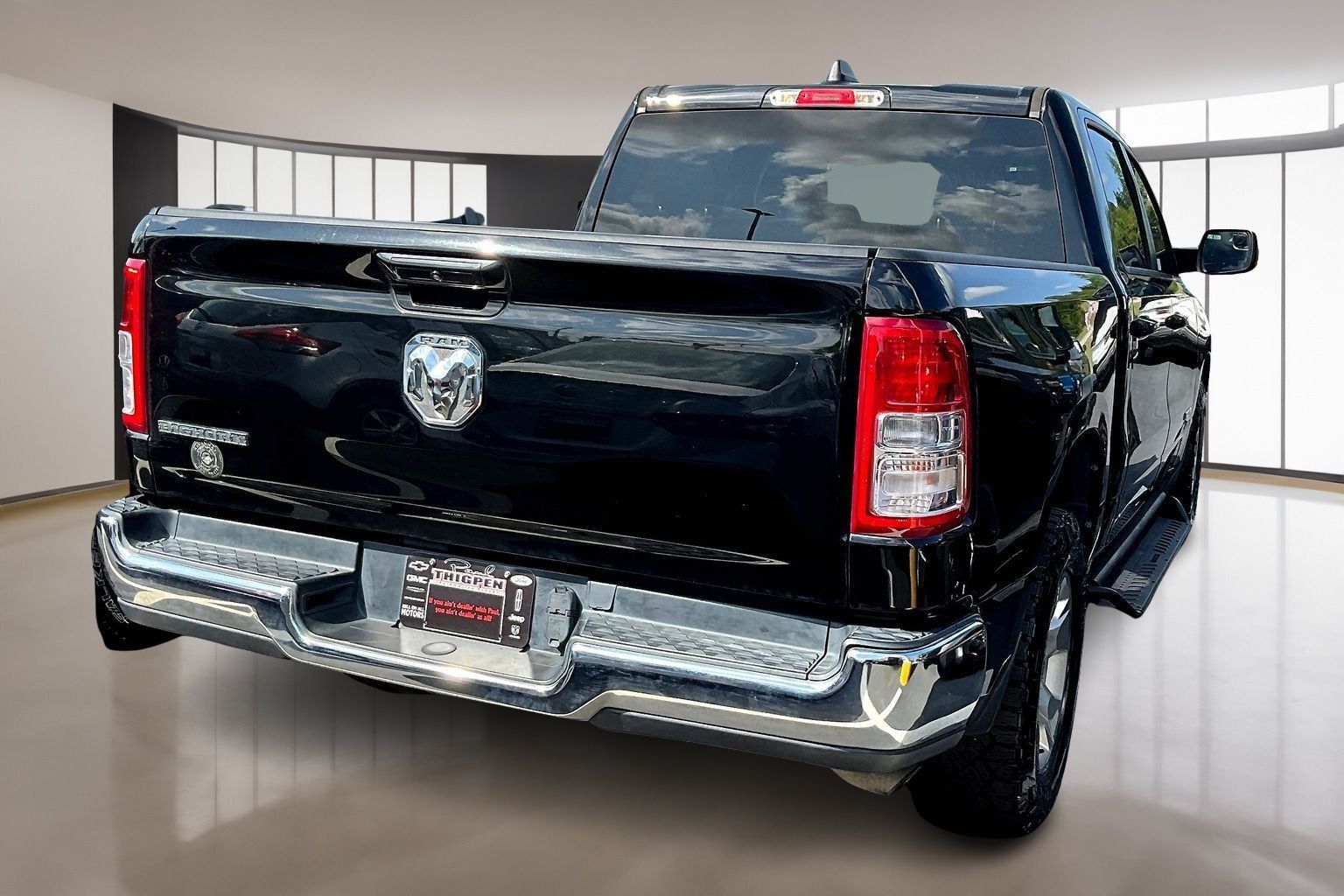 View vehicle photo 4