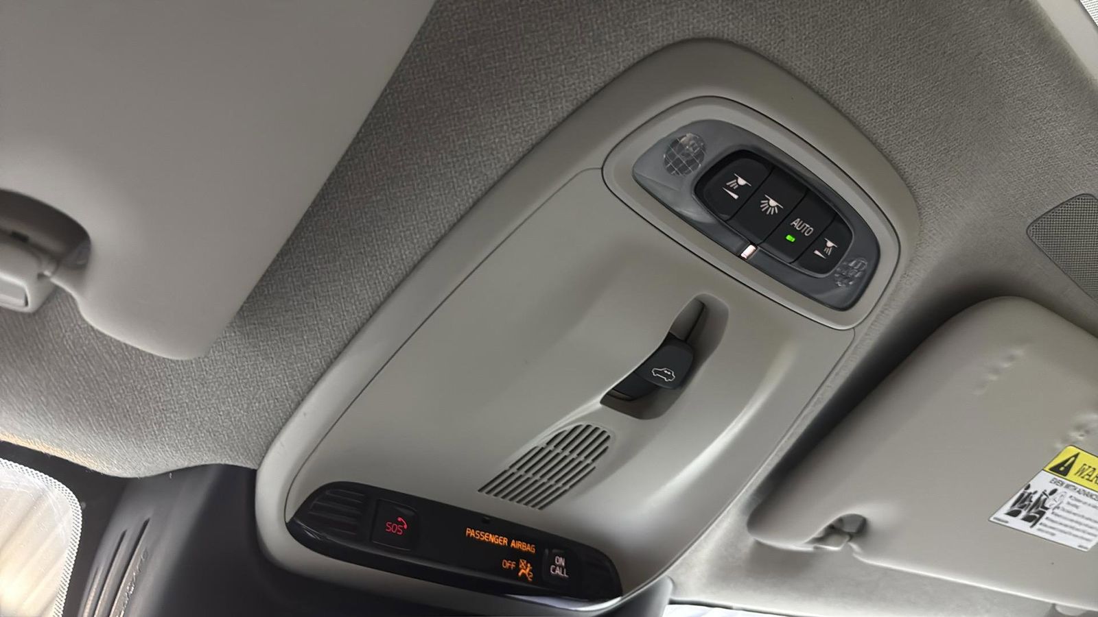 Used Car 2022 Volvo Xc40  Momentum For Sale Under $30,000 In Austin, Texas