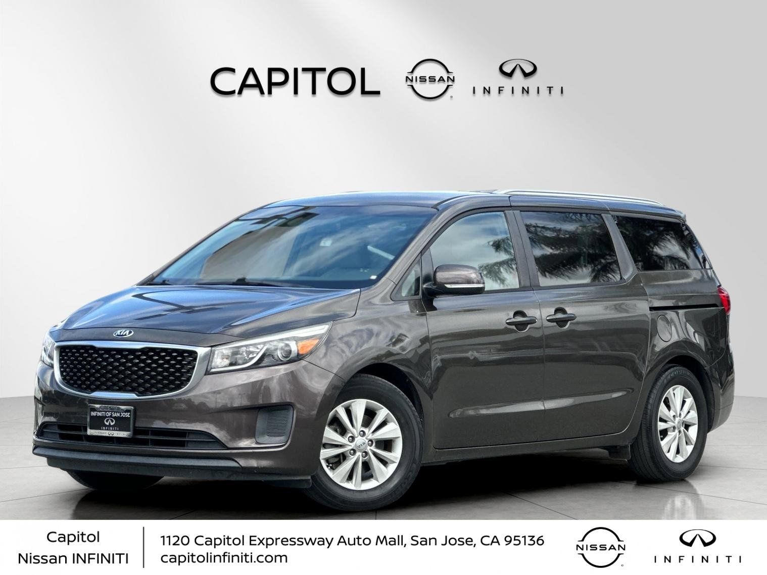 2016 Kia Sedona LX's photo