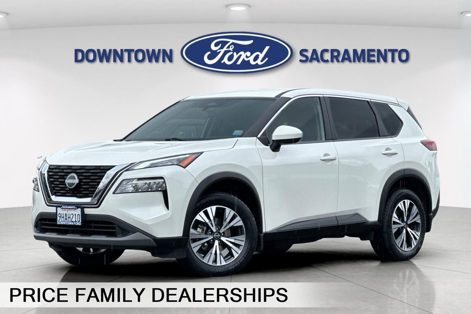 Pearl White Tricoat 2023 Nissan Rogue SV FWD SUV / Crossover Front-Wheel Drive Continuously Variable Transmission