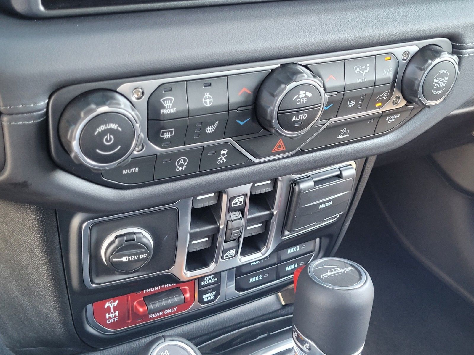 2025 Jeep Gladiator Rubicon photo 16