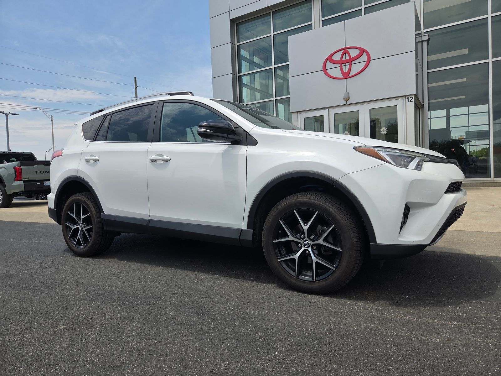 2017 Toyota RAV4 SE