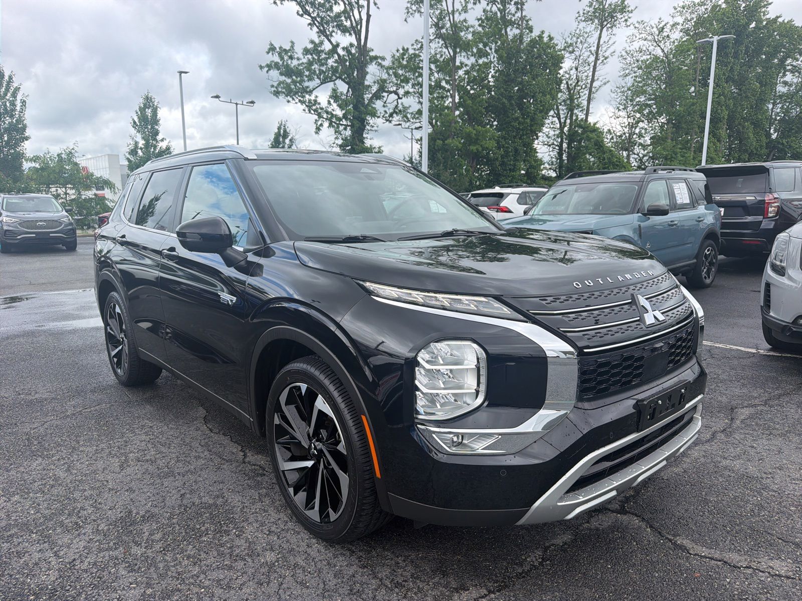 Labrador Black Metallic 2023 Mitsubishi Outlander Hybrid Plug-in SE S-AWC SUV / Crossover All-Wheel Drive 1-Speed Automatic