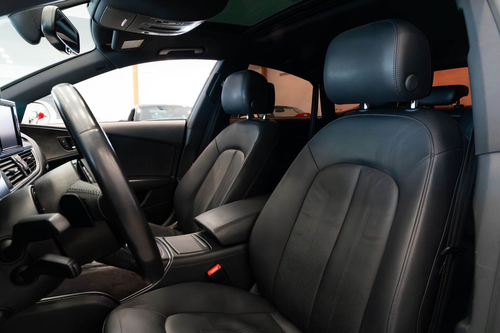 View vehicle photo 7