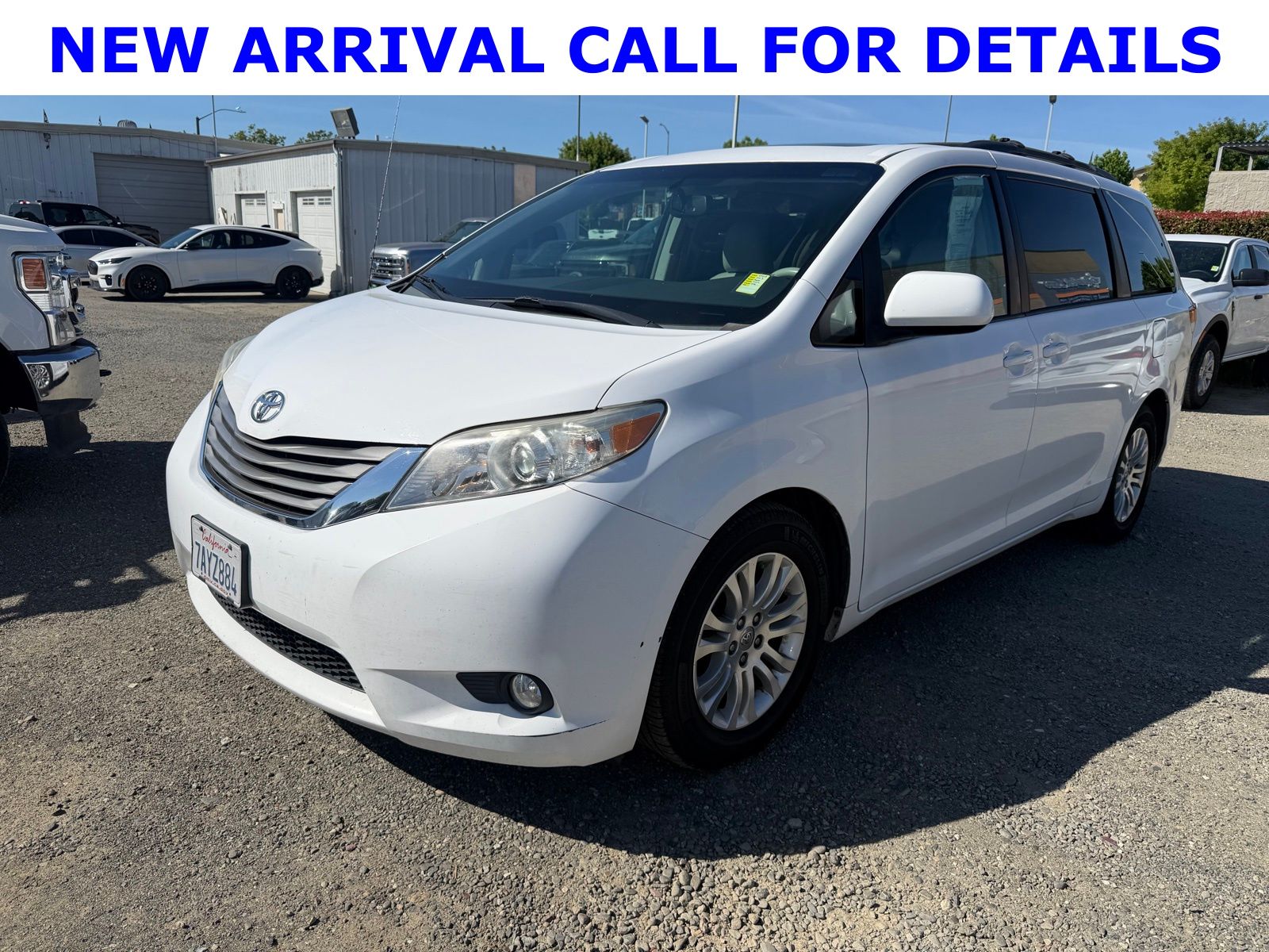 Super White 2013 Toyota Sienna XLE 7-Passenger Minivan Front-Wheel Drive 6-Speed Automatic Overdrive