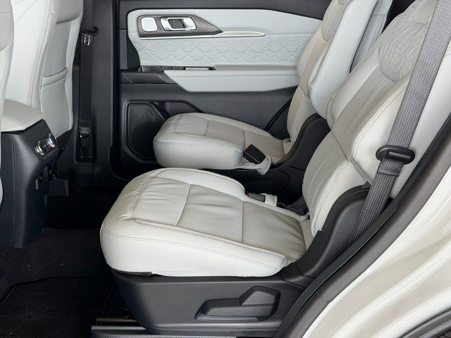 New 2026 Star White Metallic Tri-Coat Ford Platinum image 19